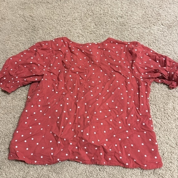 Old Navy L light red top with white polka dots. Button down with puff sleeves. - Picture 9 of 10